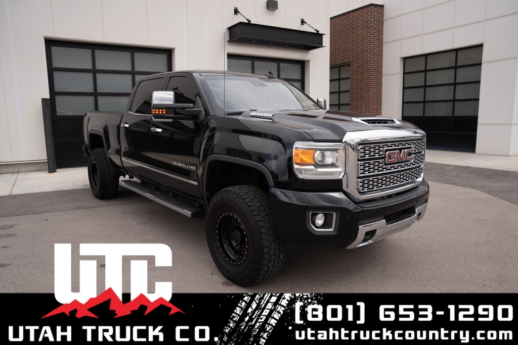 2017 GMC Sierra 4WD Crew Cab Standard Box Denali's photo
