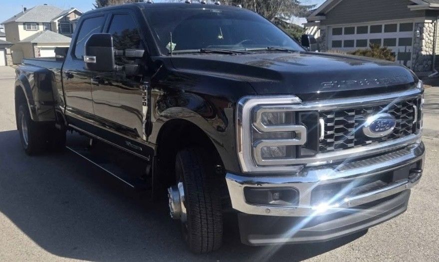 2024 Ford F-350 Lariat 4x4 Crew Cab 176 in DRW's photo