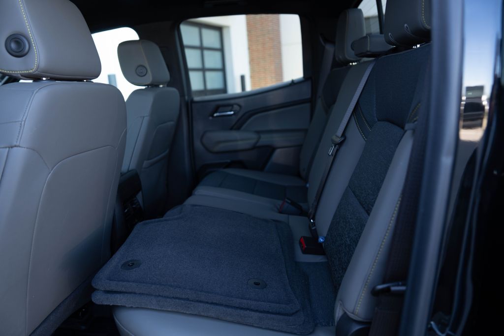 2024 Chevrolet Colorado ZR2 - Photo 12