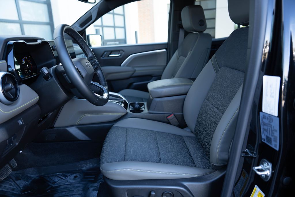 2024 Chevrolet Colorado ZR2 - Photo 14