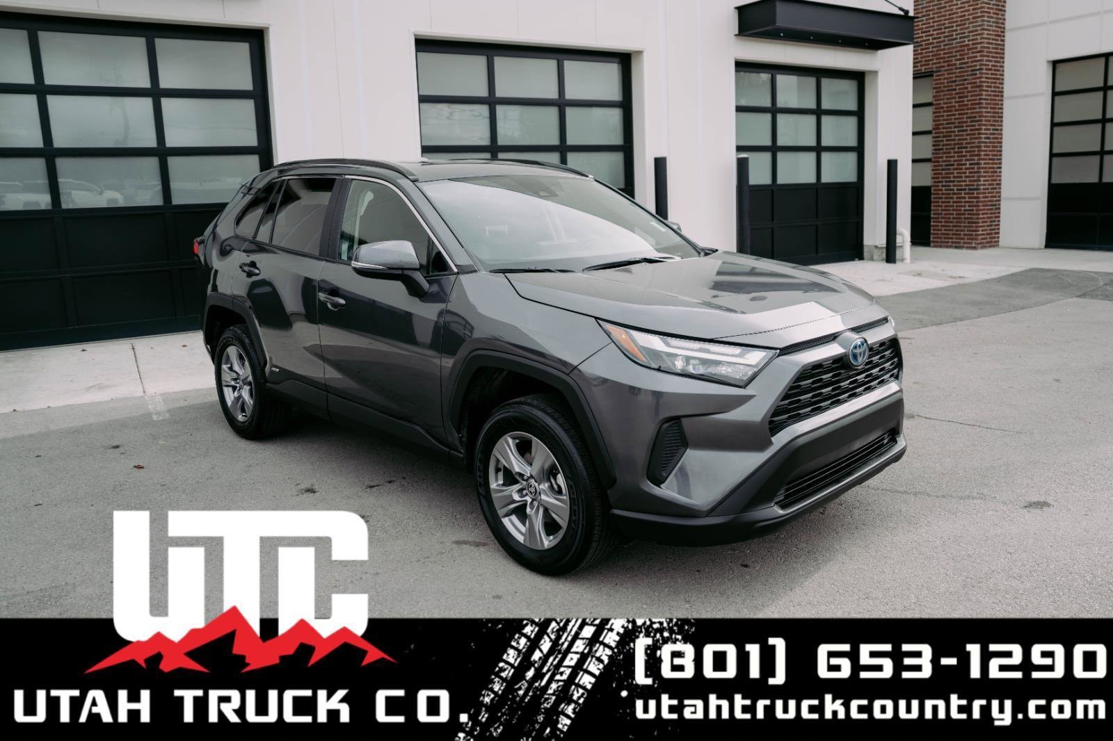 2024 Toyota RAV4 XLE's photo