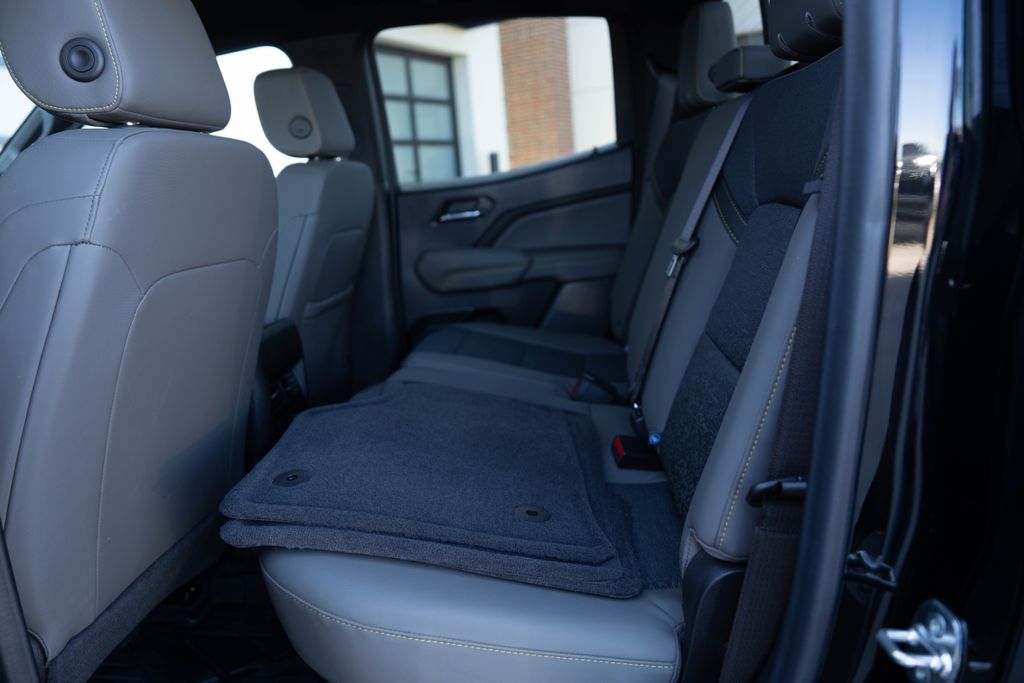2024 Chevrolet Colorado ZR2 - Photo 13