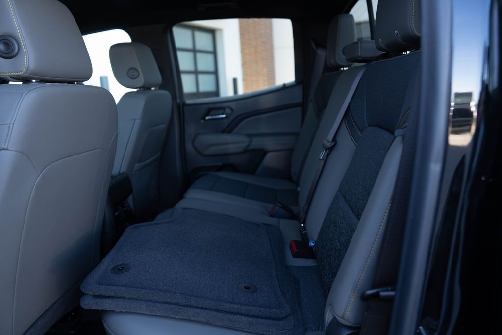 2024 Chevrolet Colorado ZR2 - Photo 11