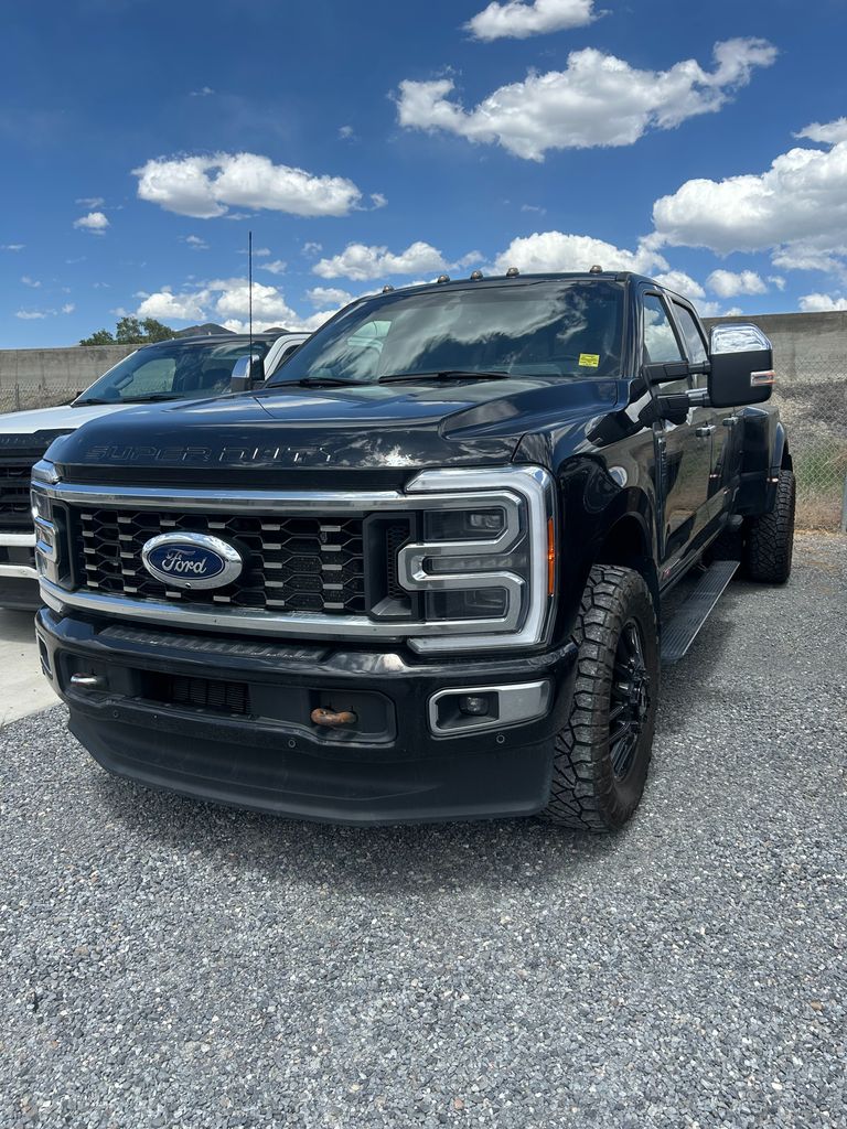2023 Ford F-350 Platinum 4x4 Crew Cab 176 in DRW's photo