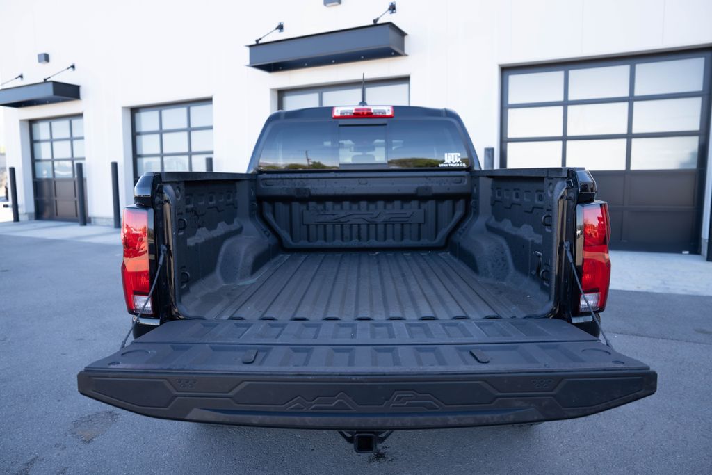 2024 Chevrolet Colorado ZR2 - Photo 10
