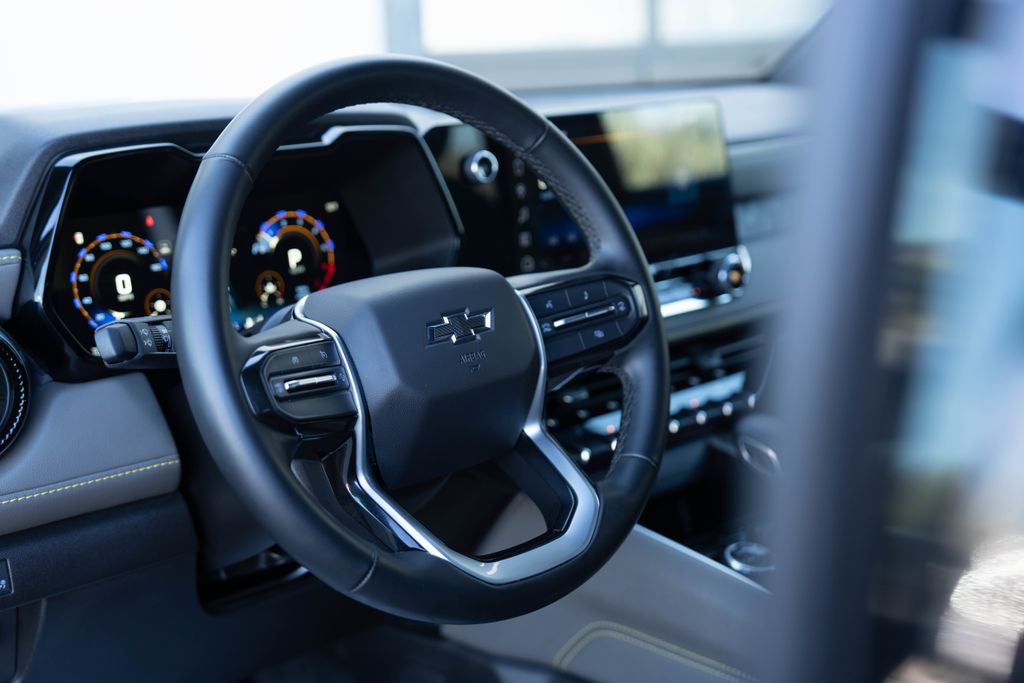 2024 Chevrolet Colorado ZR2 - Photo 16