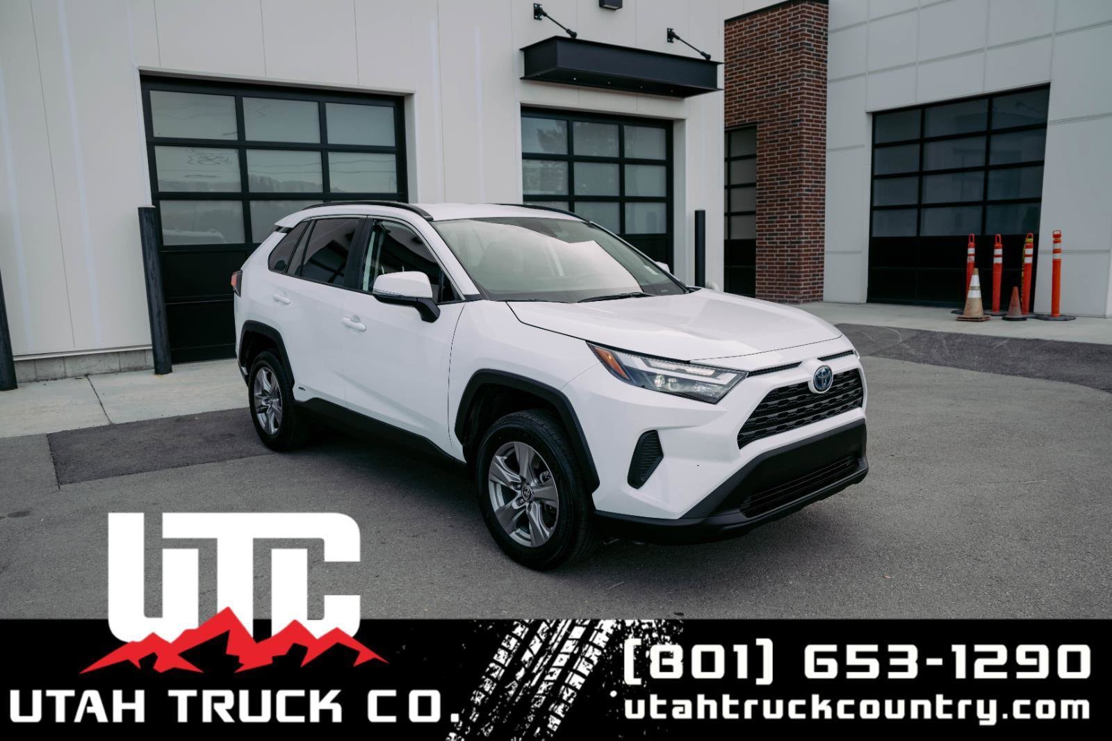2024 Toyota RAV4 XLE's photo