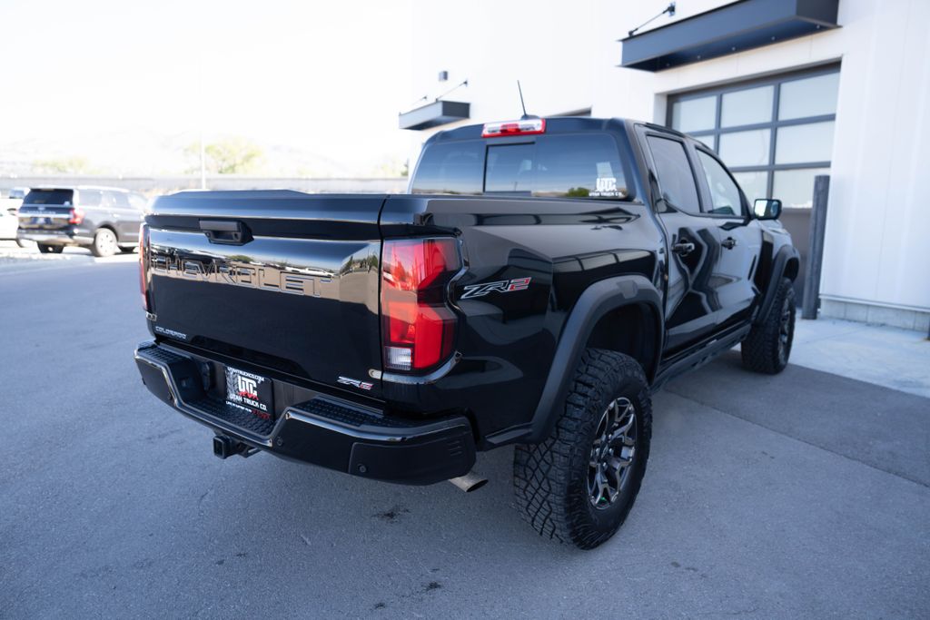 2024 Chevrolet Colorado ZR2 - Photo 9