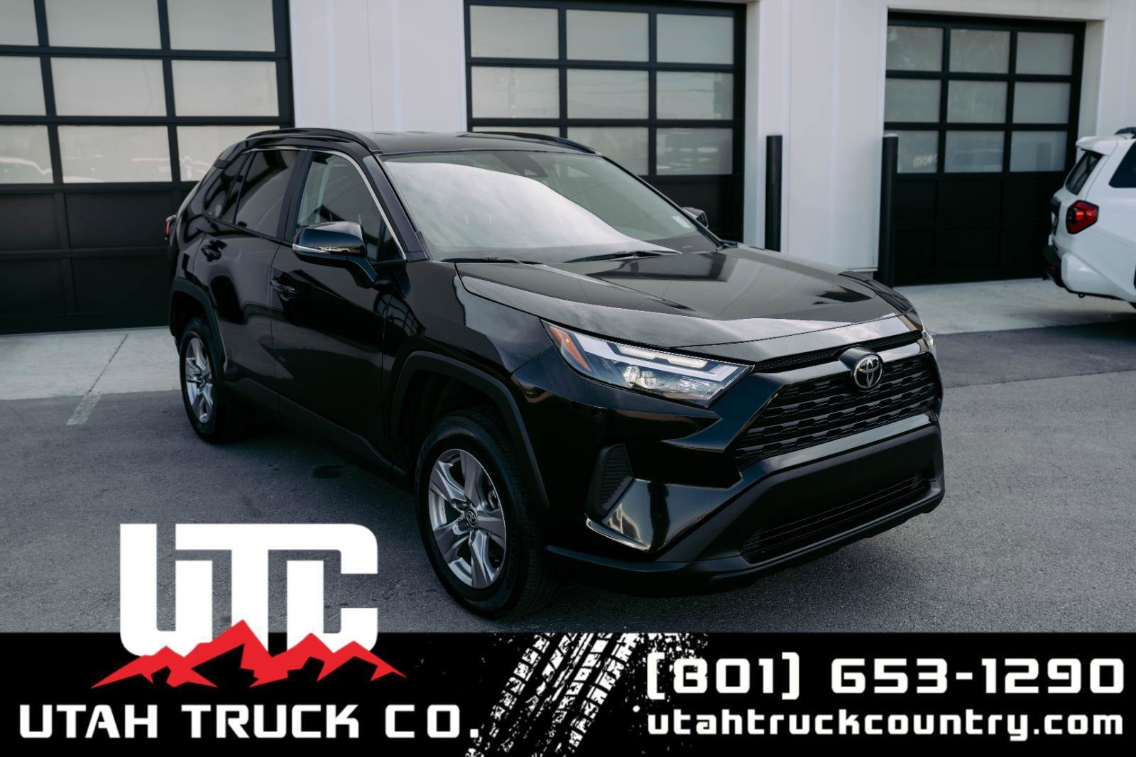 2024 Toyota RAV4 XLE's photo