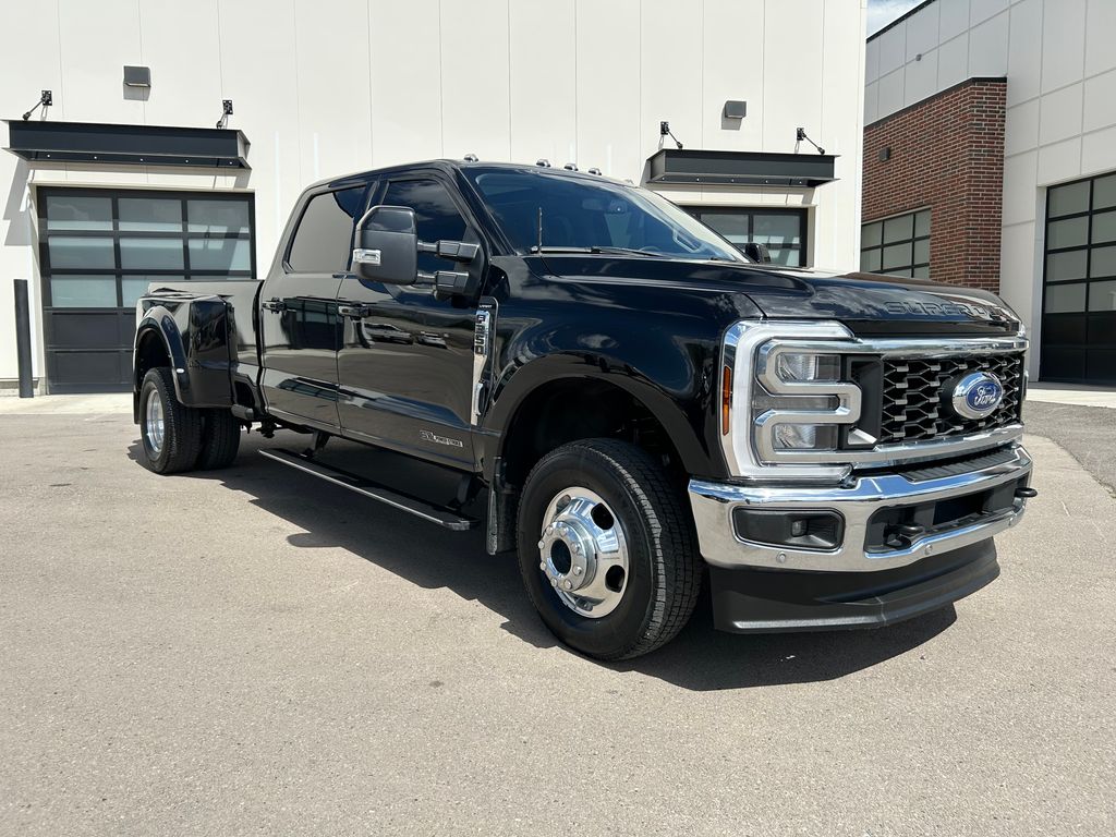 2024 Ford F-350 Lariat 4x4 Crew Cab 176 in DRW's photo