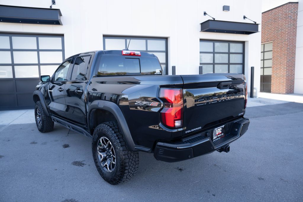 2024 Chevrolet Colorado ZR2 - Photo 7