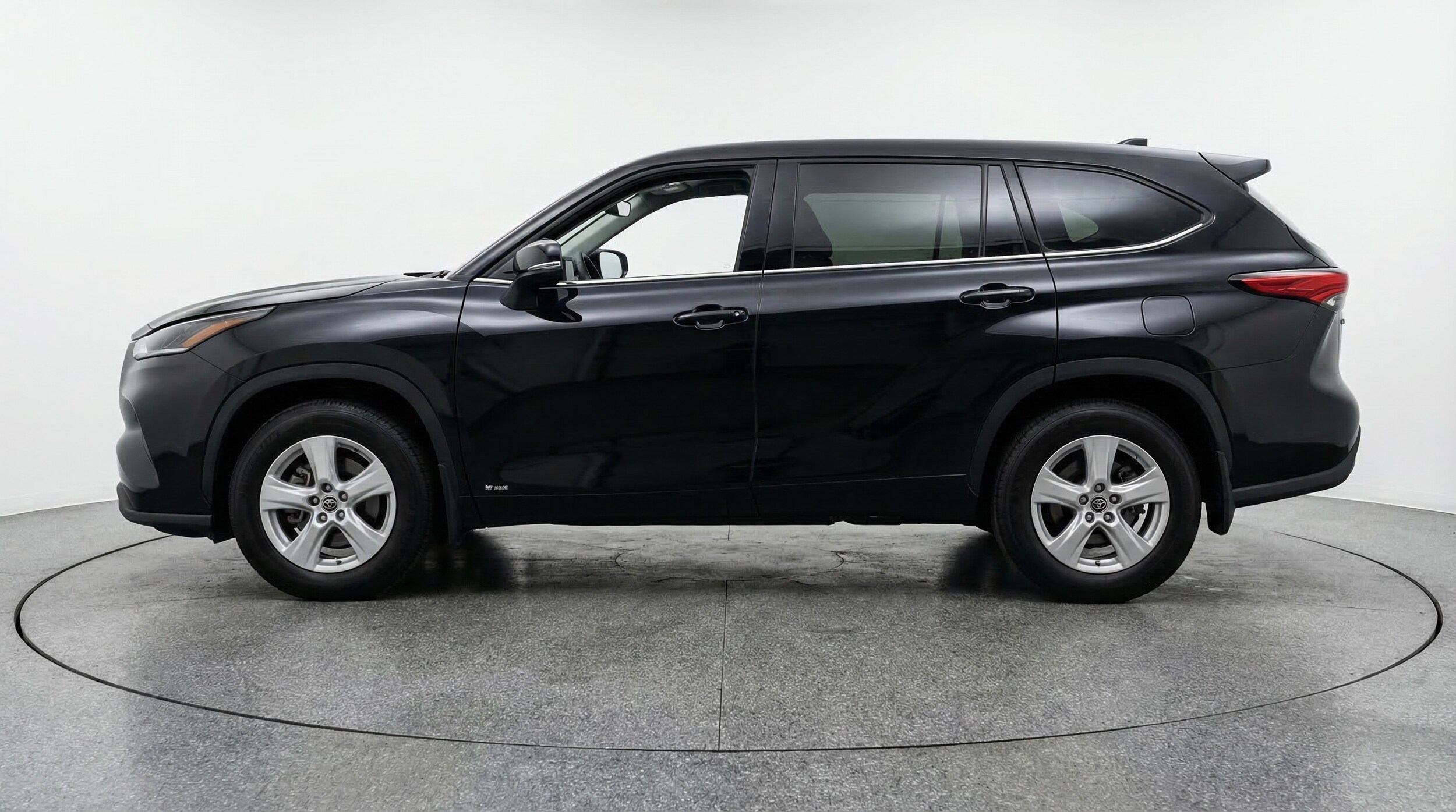 Thumbnail: 2025 Toyota Highlander - 4