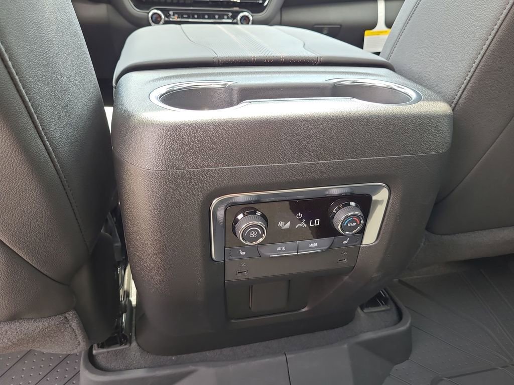 2026 Chevrolet Suburban High Country - Photo 22