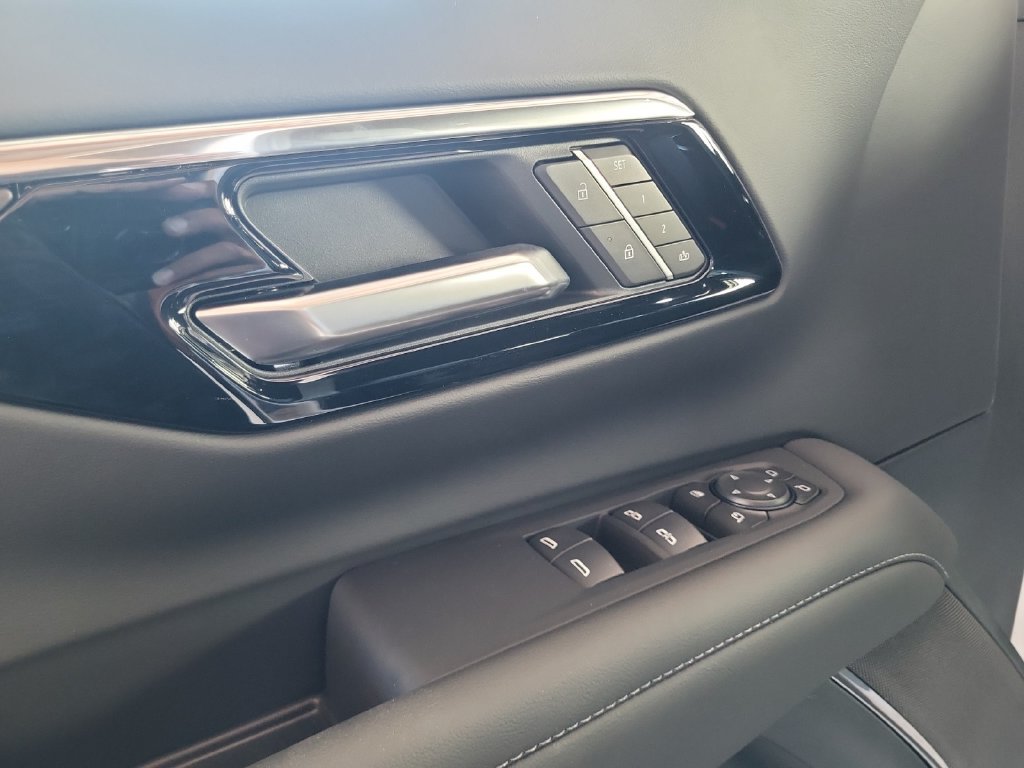 2027 Chevrolet Suburban LT - Photo 10