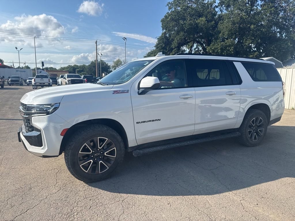 2021 Chevrolet Suburban 4WD 1500 Z71's photo