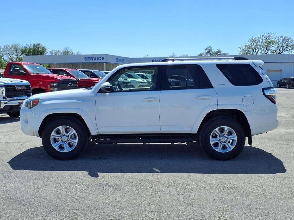 2022 Toyota 4Runner SR5 Premium photo 2