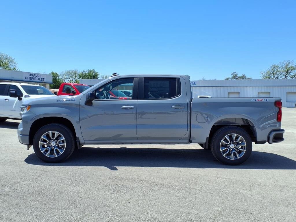 2025 Chevrolet Silverado 1500 RST photo 2