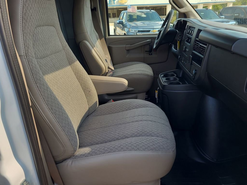 2025 Chevrolet Express Cargo Work Van - Photo 29