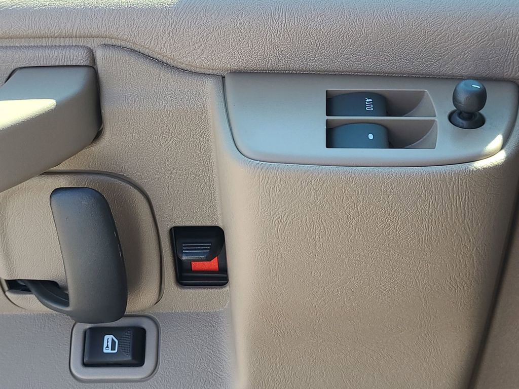2025 Chevrolet Express Cargo Work Van - Photo 24