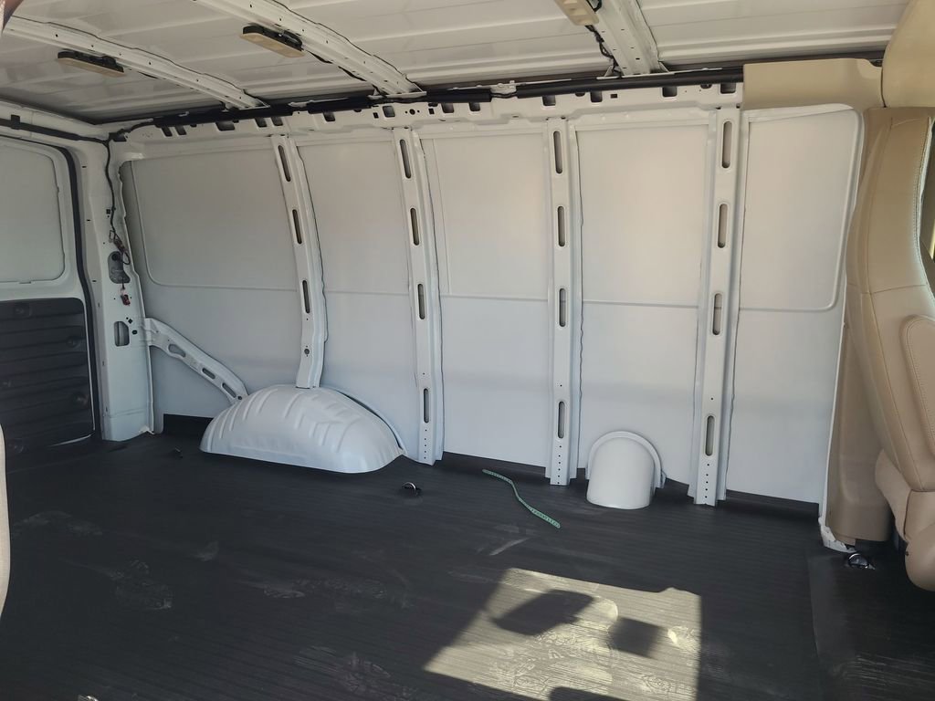 2025 Chevrolet Express Cargo Work Van - Photo 28