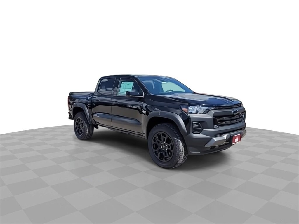 2026 Chevrolet Colorado Trail Boss photo 2