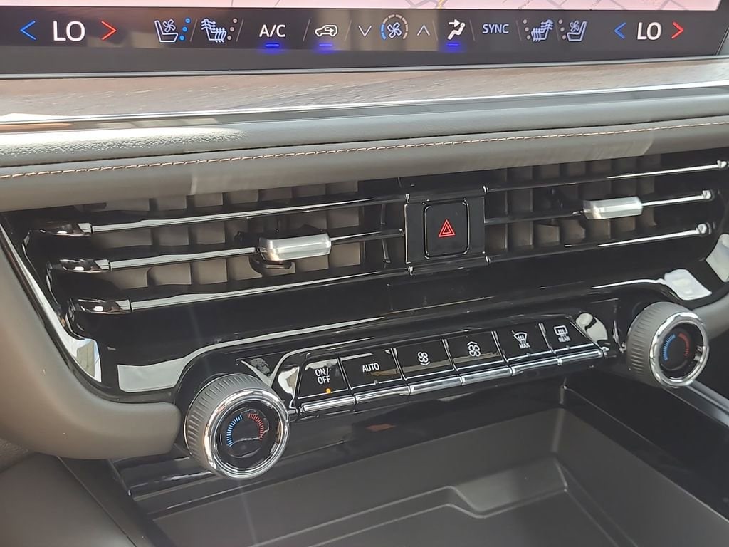 2026 Chevrolet Suburban High Country - Photo 13