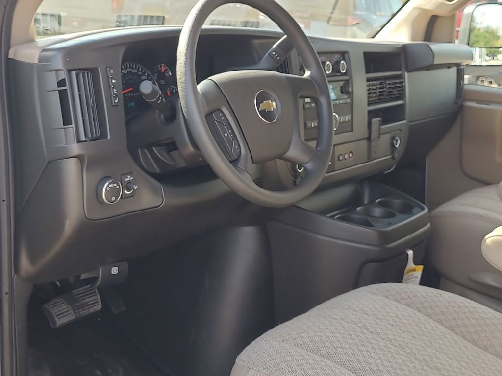 2025 Chevrolet Express Cargo Work Van - Photo 10