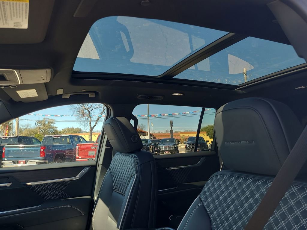 2026 GMC Acadia Denali - Photo 19