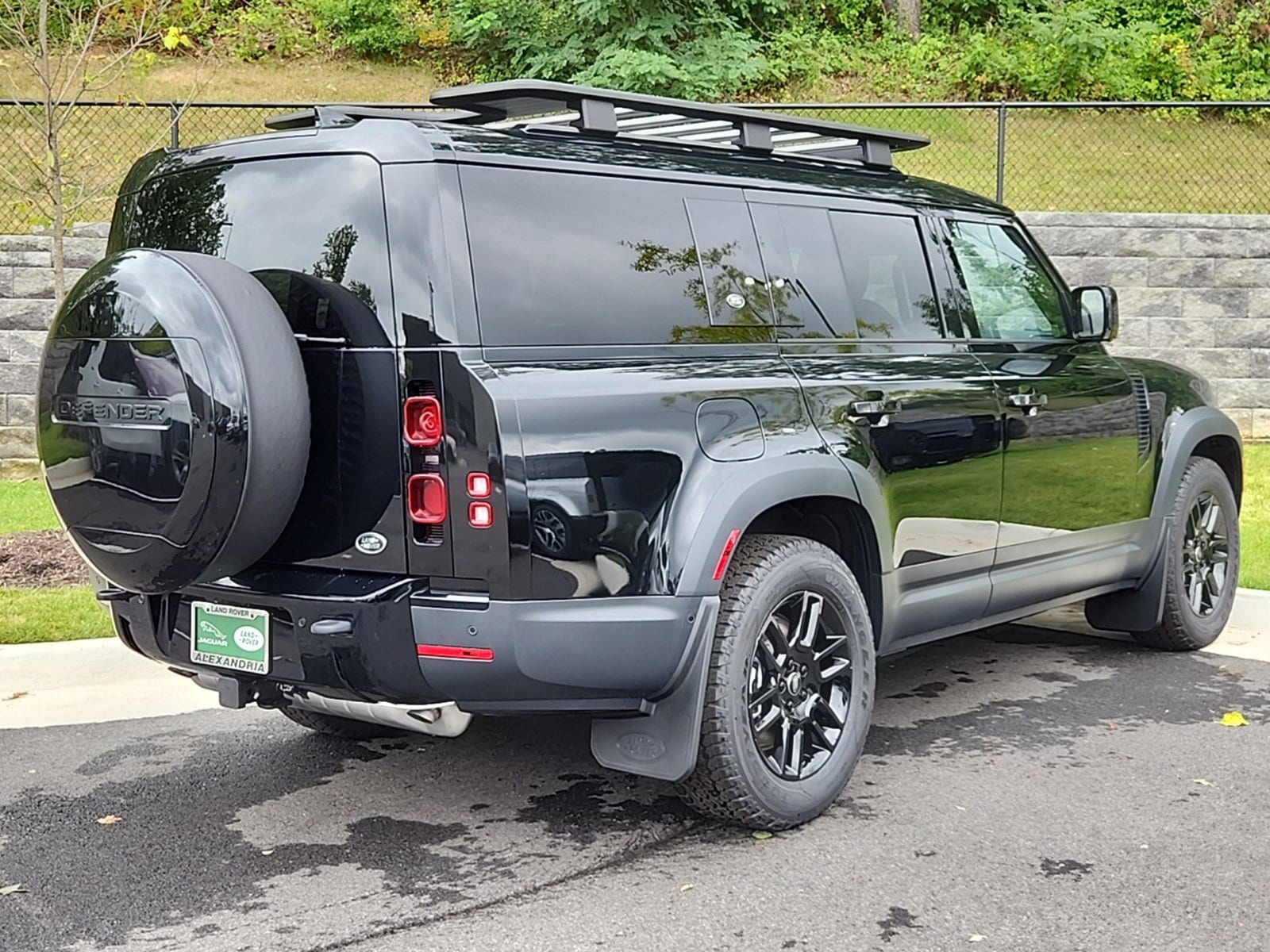 Used 2023 Land Rover Defender SE with VIN SALEPFEU0P2220598 for sale in Alexandria, VA