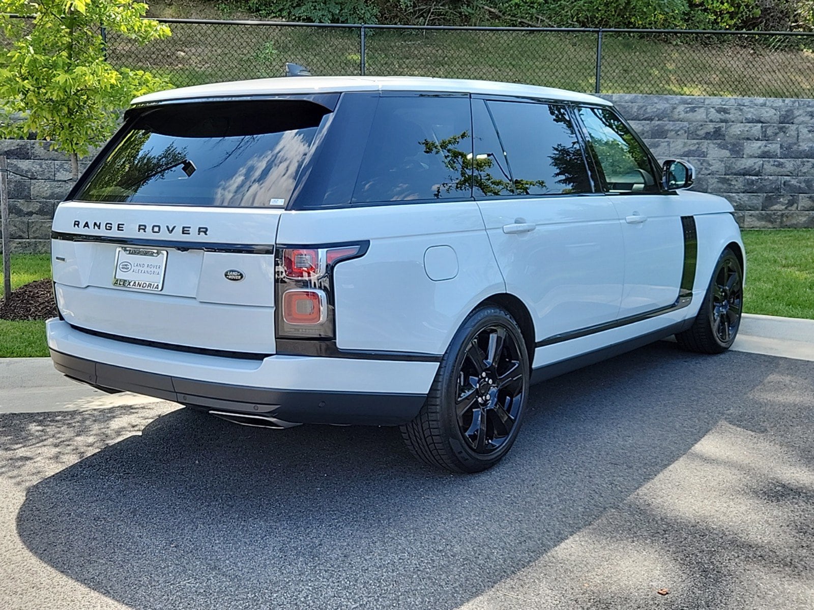 Used 2018 Land Rover Range Rover Supercharged with VIN SALGS5RE6JA392118 for sale in Alexandria, VA