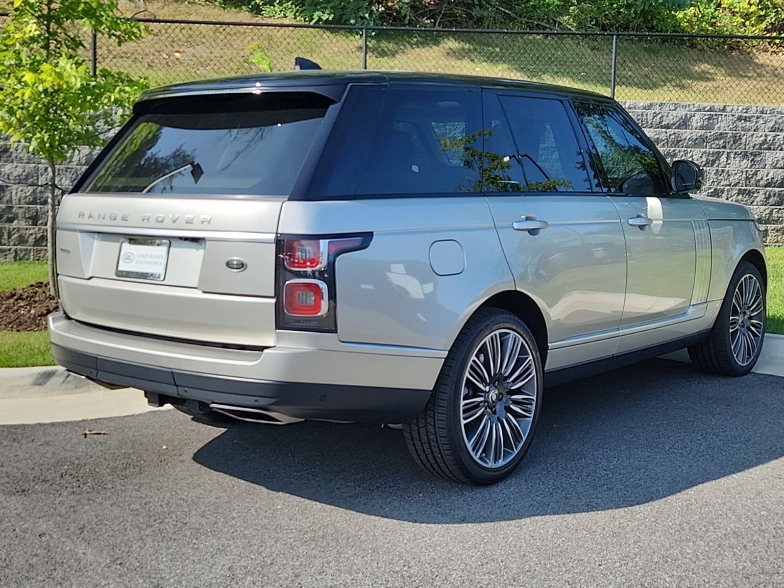 Used 2018 Land Rover Range Rover Autobiography with VIN SALGV2RE4JA500242 for sale in Alexandria, VA