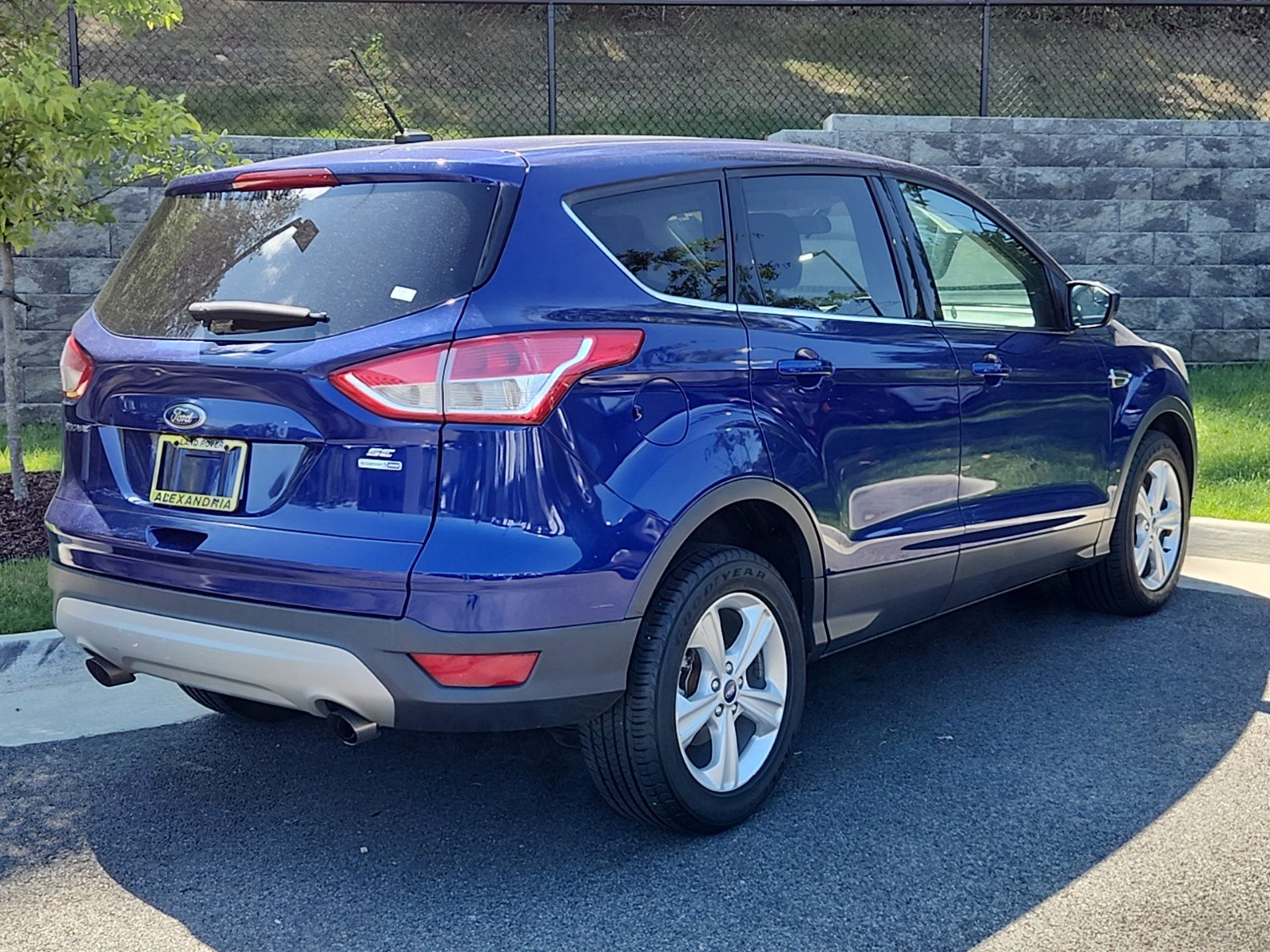 Used 2016 Ford Escape SE with VIN 1FMCU9GX4GUC18367 for sale in Alexandria, VA