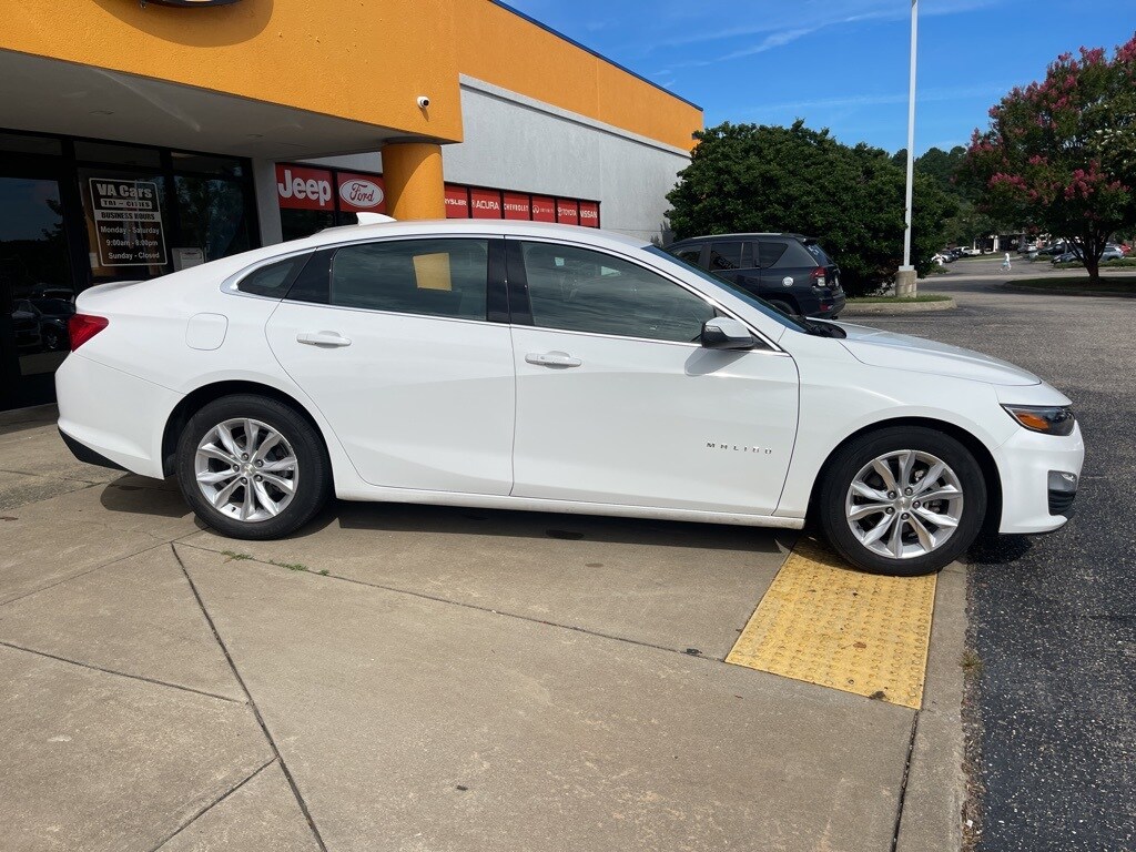 2024 Chevrolet Malibu 1LT photo 2