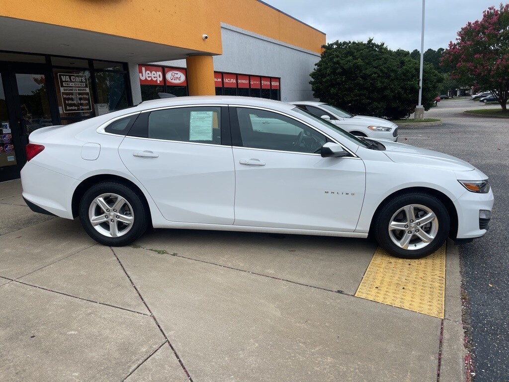 2023 Chevrolet Malibu LS photo 2