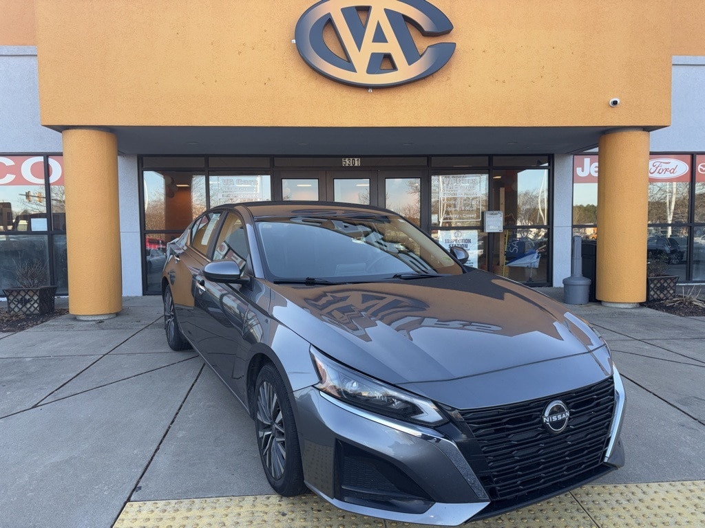 2023 Nissan Altima SV's photo