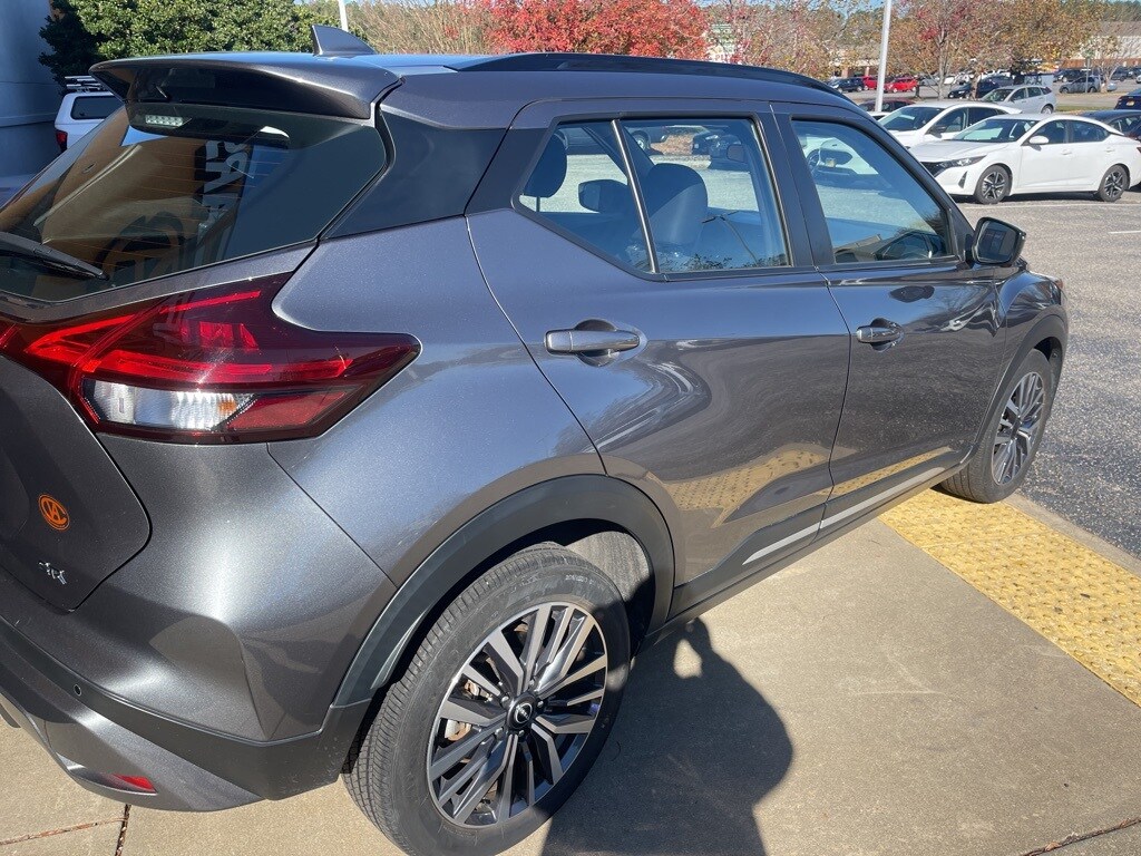 2024 Nissan Kicks SR photo 2