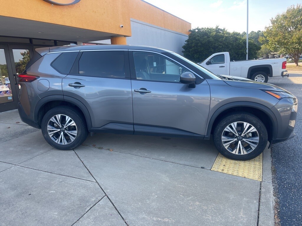 2023 Nissan Rogue SV photo 2