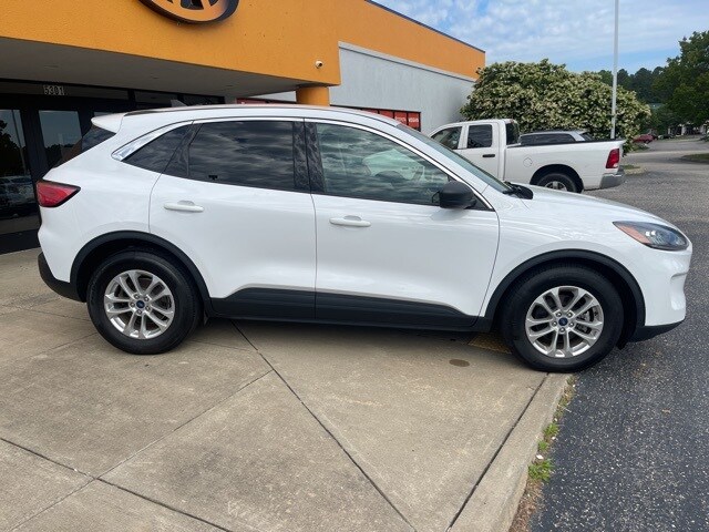 2022 Ford Escape Hybrid SE photo 2