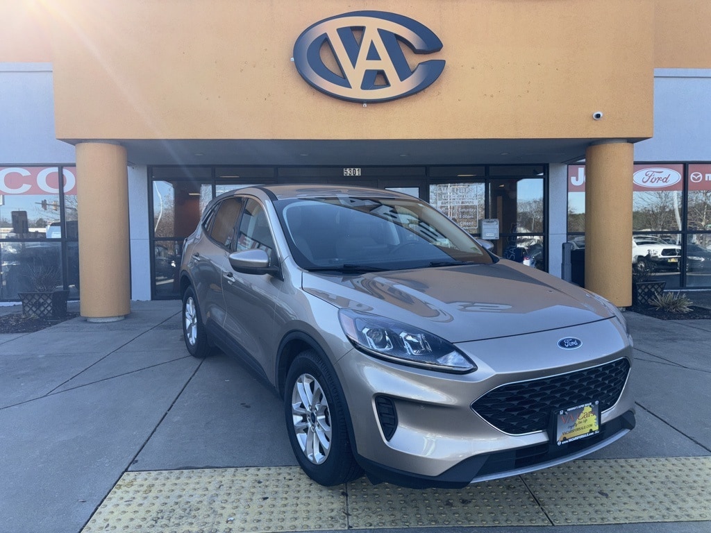 2021 Ford Escape SE's photo