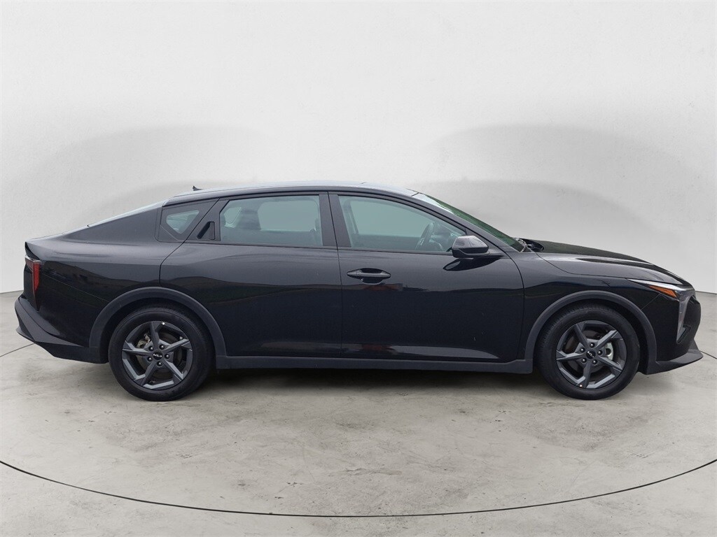 2025 Kia K4 LXS photo 2
