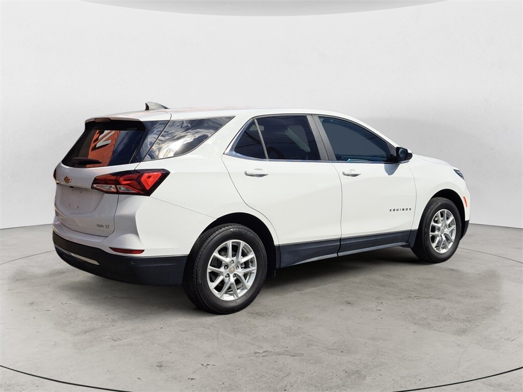 2023 Chevrolet Equinox LT photo 3