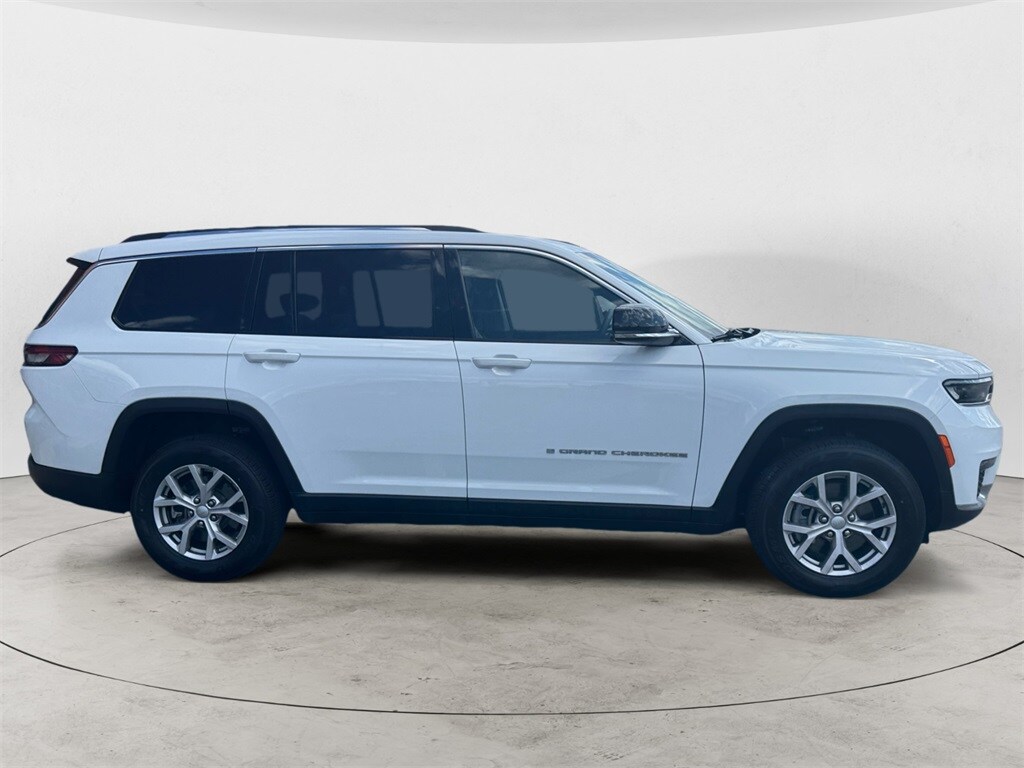2022 Jeep Grand Cherokee Limited photo 2
