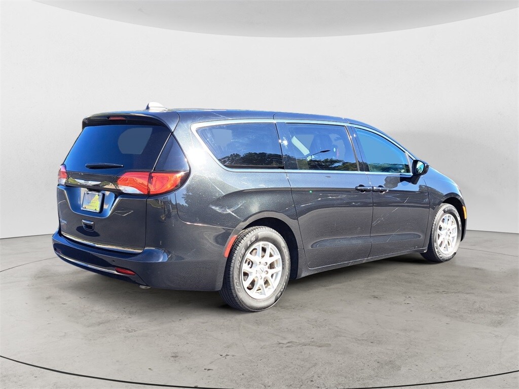 2022 Chrysler Voyager LX photo 2
