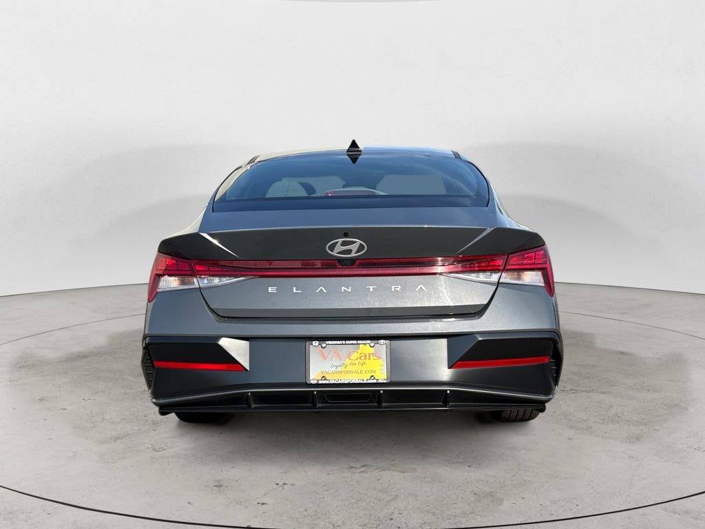 Used 2025 Hyundai Elantra SEL Convenience Sedan