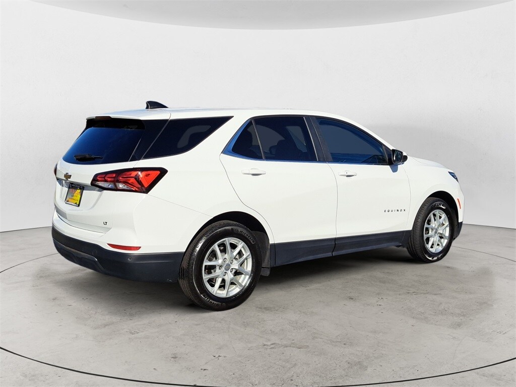 2024 Chevrolet Equinox LT photo 3