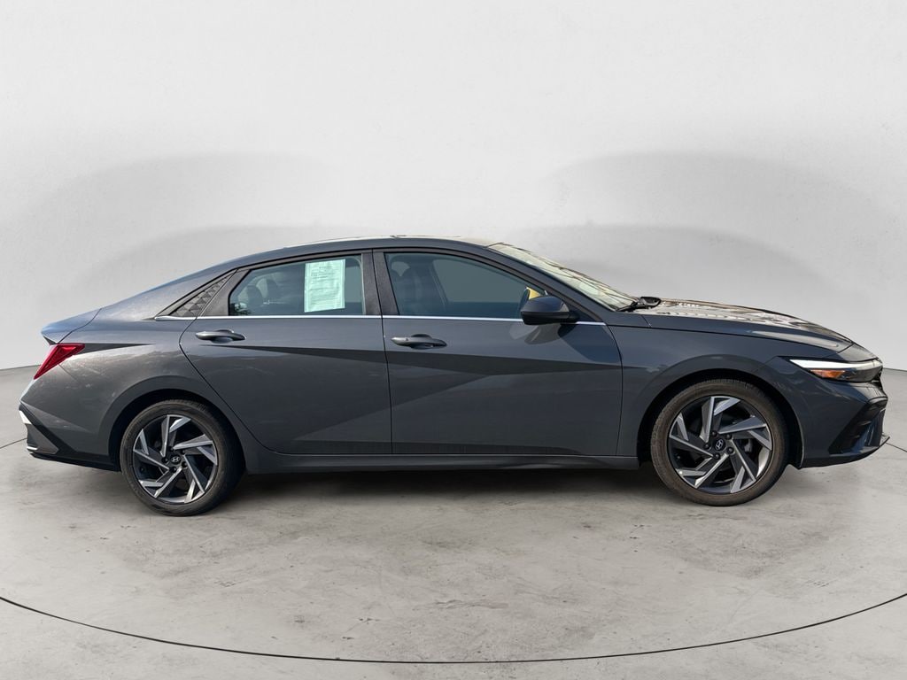 Used 2025 Hyundai Elantra SEL Convenience Sedan
