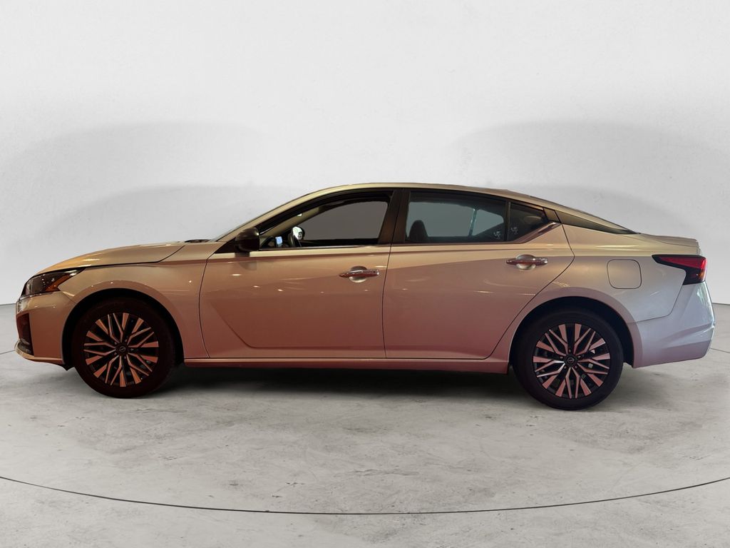 2024 Nissan Altima SV - Photo 6