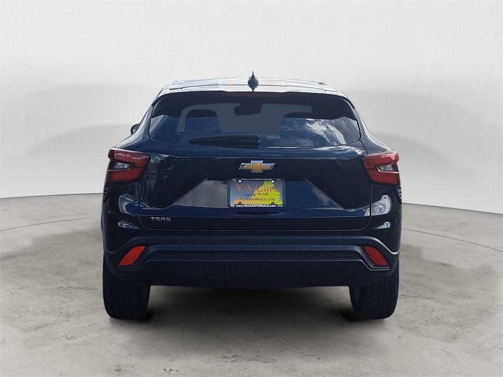 2024 Chevrolet Trax LS photo 4