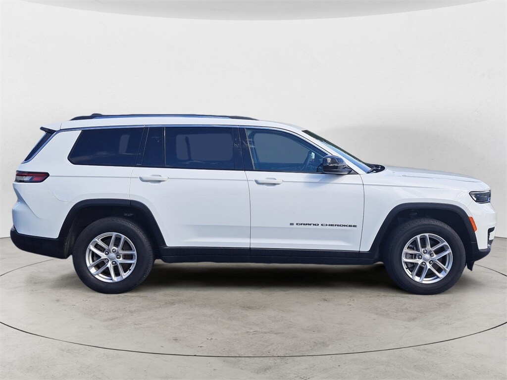 2023 Jeep Grand Cherokee Laredo photo 2