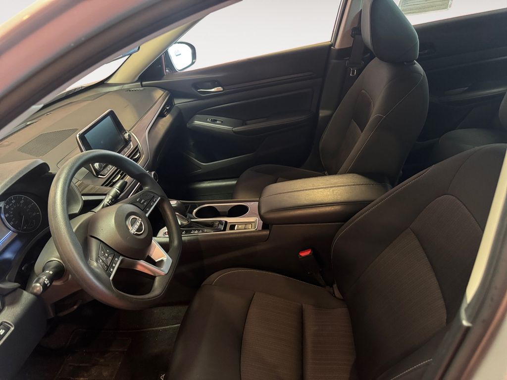 2024 Nissan Altima SV - Photo 9
